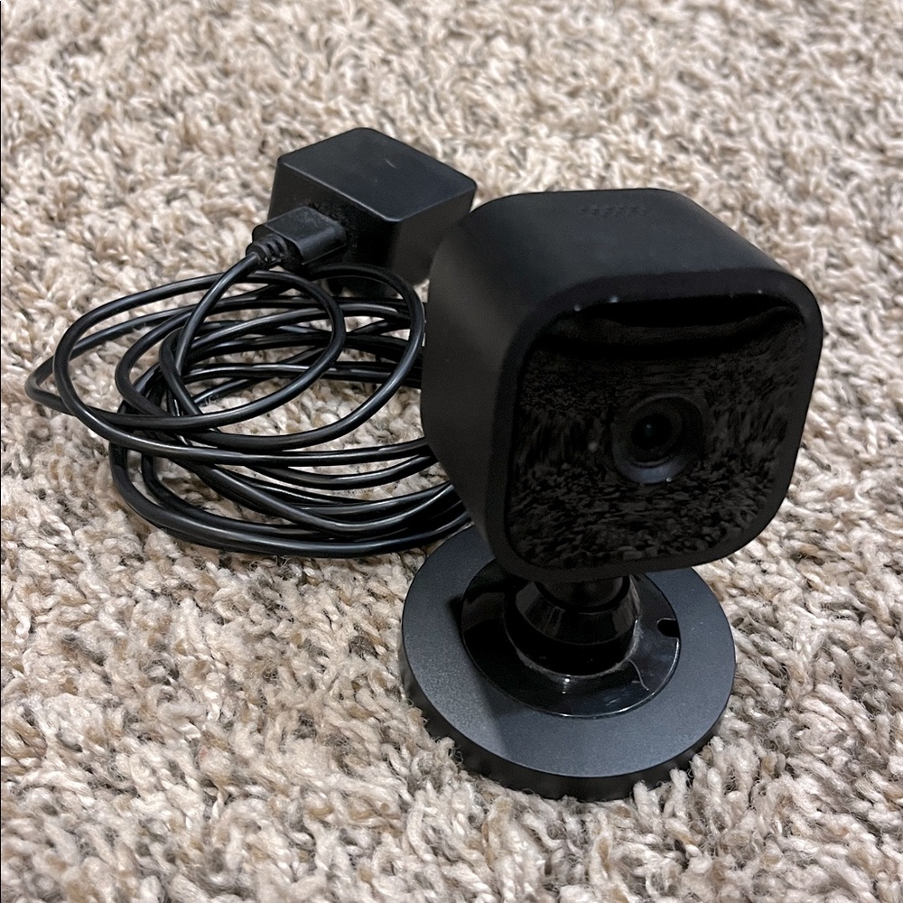 BLINK MINI Security Camera - Picture 2 of 10